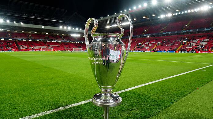 Objekt der Begierde: Der Champions-League-Pokal.