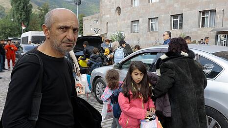Ethnische Armenier aus Berg-Karabach kommen in Goris an.