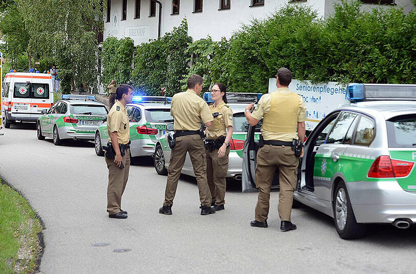 Sehen Sie in unserer Fotostrecke die Bilder vom Polizeieinsatz im Seniorenheim.