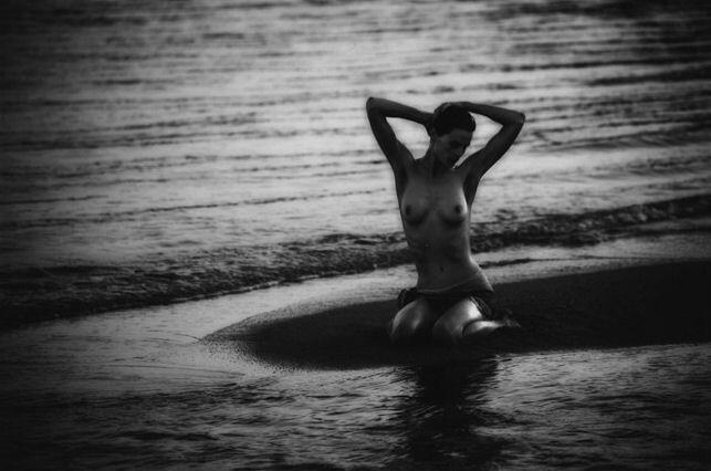 Die exklusiven Fotos aus dem Pirelli-Kalender sind nun erstmals auch in einem käuflichen Sammelband erschienen.