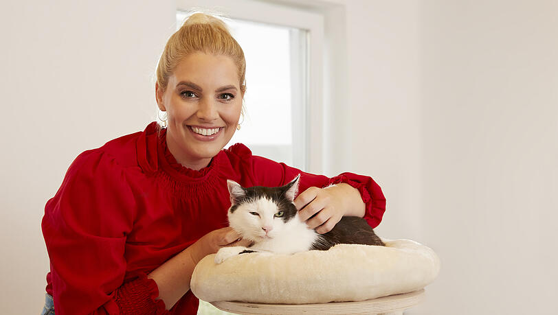 Curvy-Model Angelina Kirsch setzt sich für den Tierschutz ein.