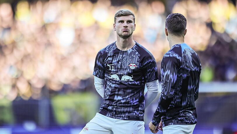 Leipzigs Timo Werner (l) und Christoph Baumgartner vor dem Spiel.