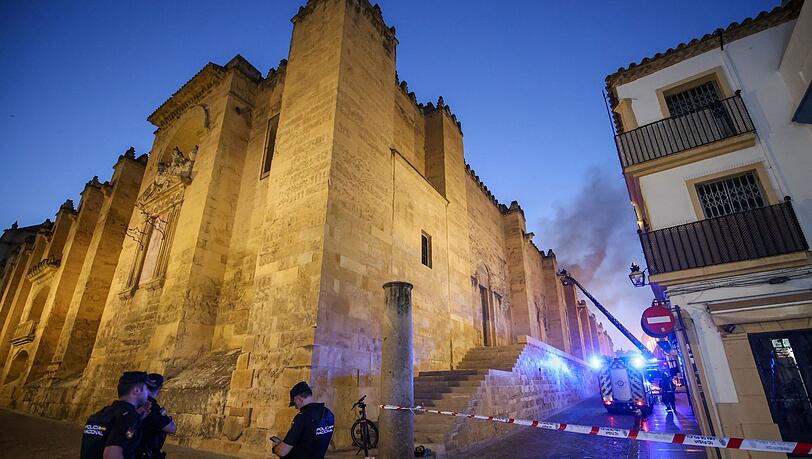 Feuerwehrleute waren vor Ort, um den Brand zu löschen.