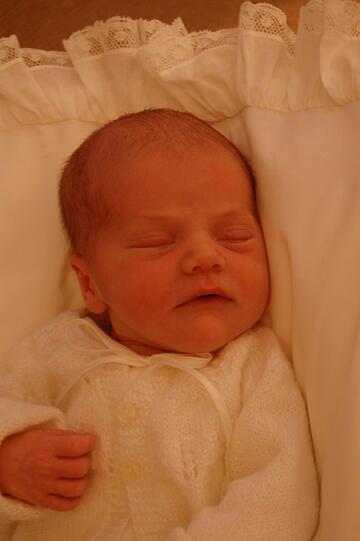 Hallo, kleine Estelle! Ganz Schweden ist verzückt von Victorias Baby. Hier gibt's die ersten richtigen Fotos!