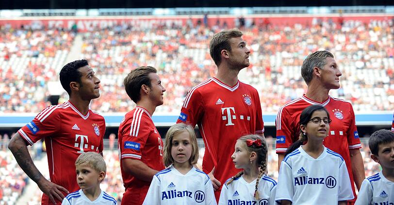 Der FC Bayern München hat in der Allianz Arena seinen Kader offiziell vorgestellt. Sehen Sie hier die Bilder.