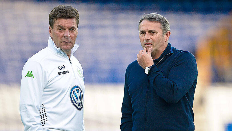 Wolfsburg braucht gegen Lille unbedingt einen Dreier. Trainer Dieter Hecking (l) und Manager Klaus Allofs zeigen sich nachdenklich.