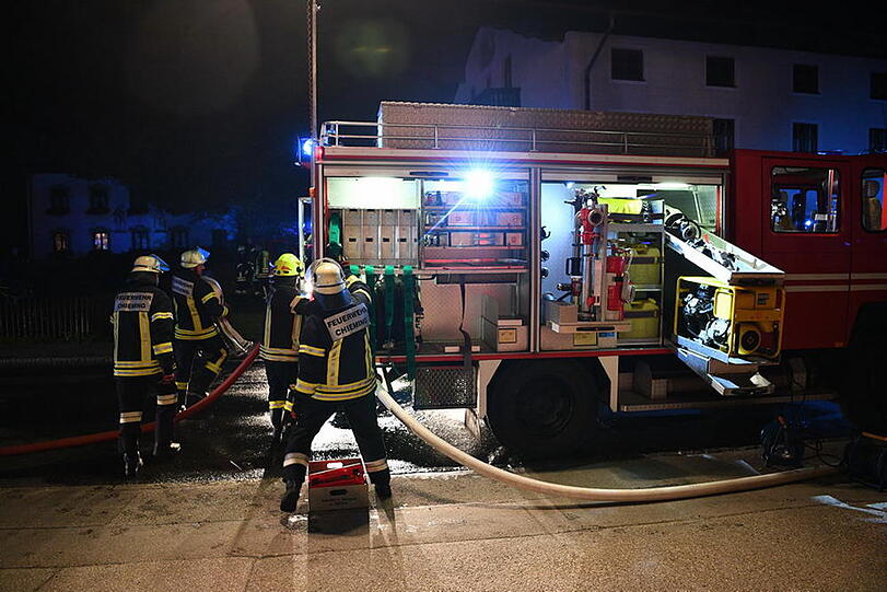 Die Polizei schätzt den entstandenen Sachschaden auf rund 650.000 Euro. Hier die Bilder vom Feuerwehreinsatz in Chieming.