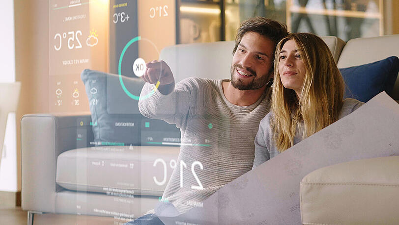 Im Smart Home lässt sich vieles automatisieren und von der Couch aus regeln Im Smart Home lässt sich vieles automatisieren und von der Couch aus regeln