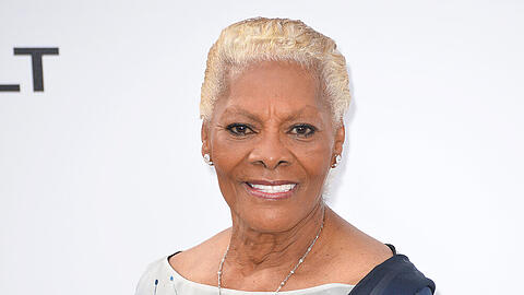 Sängerin Dionne Warwick erobert gerade Twitter
