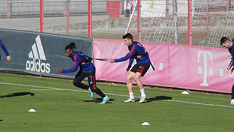 Beide weg: Marc Roca (r.) und Omar Richards.