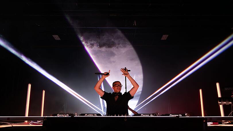 DJ Alle Farben ist zu Gast bei den Bayreuther Festspielen. DJ Alle Farben ist zu Gast bei den Bayreuther Festspielen.