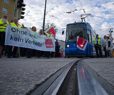 Vier Tramlinien fahren eingeschränkt, der Rest fällt aus: Von 4 Uhr früh bis 10 Uhr am Mittwochvormittag legt ein großer Teil des Tram-Personals der MVG die Arbeit nieder, um für einen höheren Lohntarif zu kämpfen.