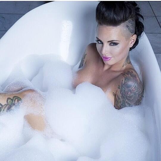 Bilder aus besseren Zeiten: Pornostar Christy Mack versorgt ihre Fans mit Fotos und Video auf Twitter.