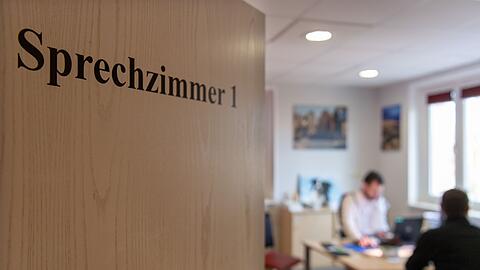 Blick in das Sprechzimmer einer Hausarztpraxis.: Die Syphilis-Zahlen in Bayern und München steigen rapide an.