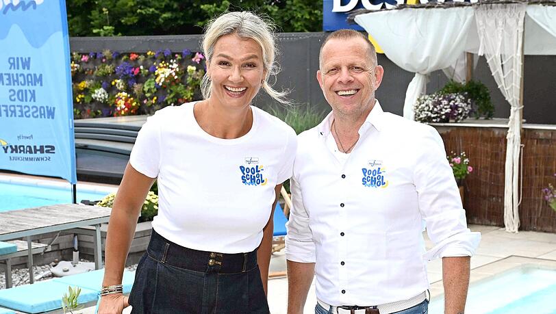 Franziska van Almsick mit Poolhersteller Axel Steinbach. Franziska van Almsick mit Poolhersteller Axel Steinbach.