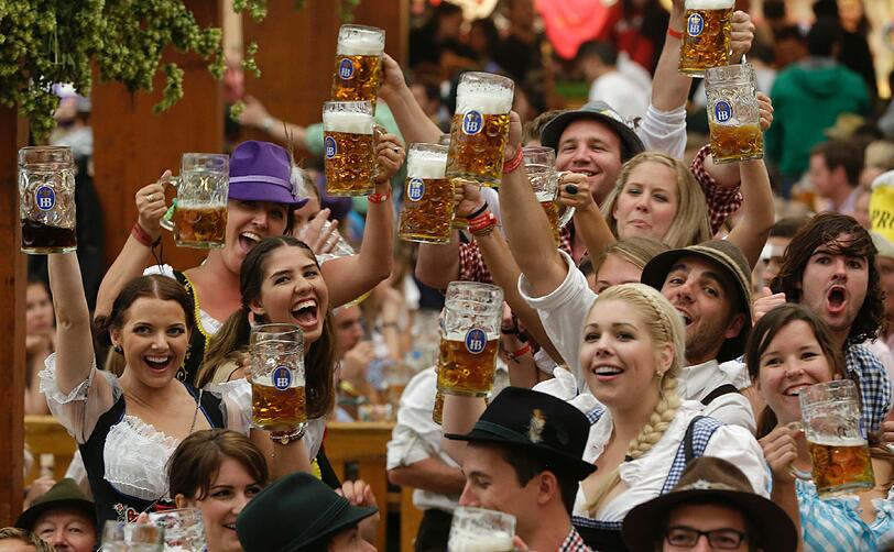 In den Zelten löste sich die Stimmung spätestens nach dem Anstich im Nu.