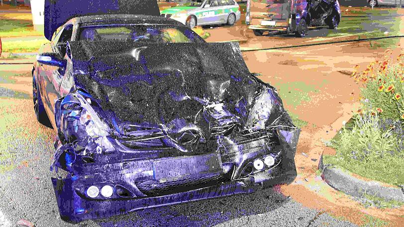 Mühldorf am Inn: Bei einem Verkehrsunfall wurden sechs Personen verletzt.