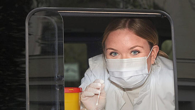 So sieht es aus, wenn Mitarbeiterin Barbara Reitberg aus dem Autofenster heraus testet. So sieht es aus, wenn Mitarbeiterin Barbara Reitberg aus dem Autofenster heraus testet.