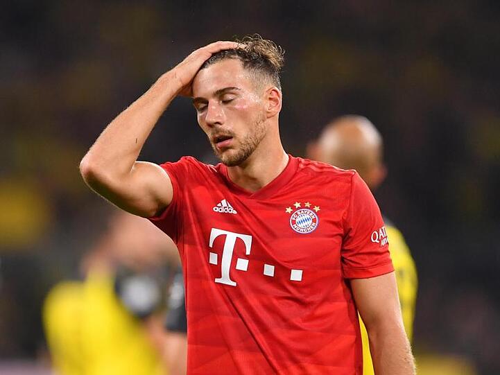 Bayerns Leon Goretzka greift sich nach Spielende an den Kopf. Foto: Marius Becker/Archiv