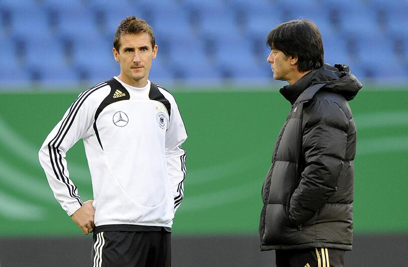 Zuschauen bei Jogi: Welche Rolle Miroslav Klose (l.) konkret im DFB-Tross einnimmt, ist noch nicht bekannt.