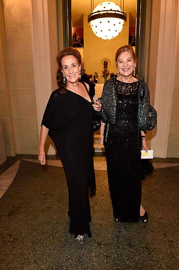 Renate Gräfin von Rehbinder und Sabina Nagel (r., Lodenfrey).