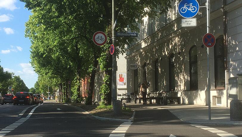Ein neuer Radweg führt von der Landshuter Allee in die Blutenburgstraße. Auf einem breiten Radweg sollen die Fahrradfahrer schneller Richtung Innenstadt kommen. Ein neuer Radweg führt von der Landshuter Allee in die Blutenburgstraße. Auf einem breiten Radweg sollen die Fahrradfahrer schneller Richtung Innenstadt kommen.