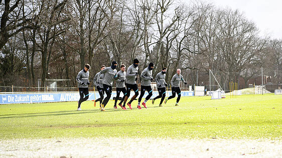 Einen Tag vor dem Spiel gegen den FC Bayern haben Chaoten das Training bei Hertha BSC gestört. (Symbolbild)