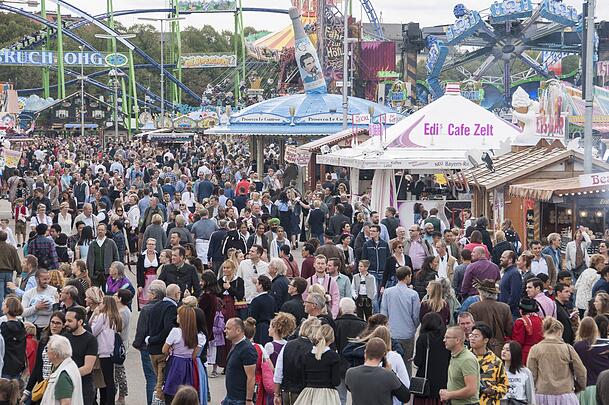 Laut Riccardo Simonetti glänzt die Wiesn mit einer queerfreundlichen Atmosphäre. Laut Riccardo Simonetti glänzt die Wiesn mit einer queerfreundlichen Atmosphäre.