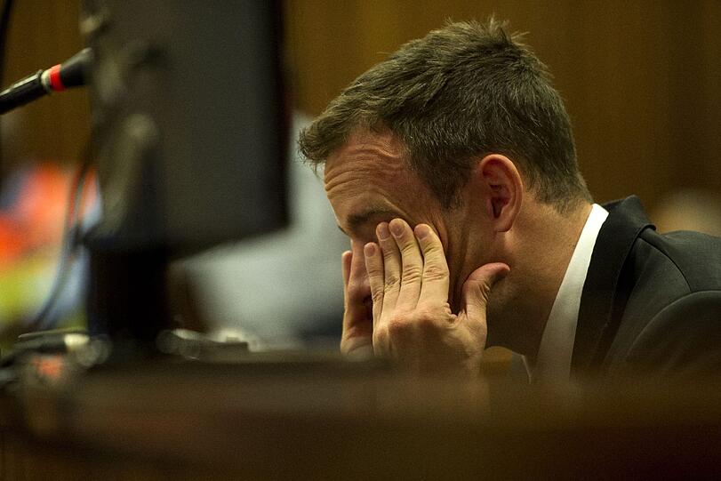 Oscar Pistorius sagt zum ersten Mal aus - unter Tränen. Die Bilder vom Gerichtssaal...