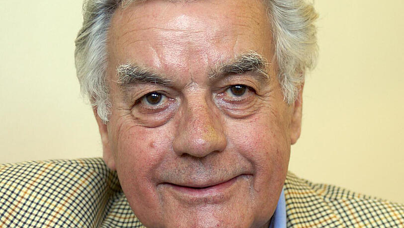 Über 40 Jahre im Dienst der AZ: Dr. Martin Schäfer. Über 40 Jahre im Dienst der AZ: Dr. Martin Schäfer.