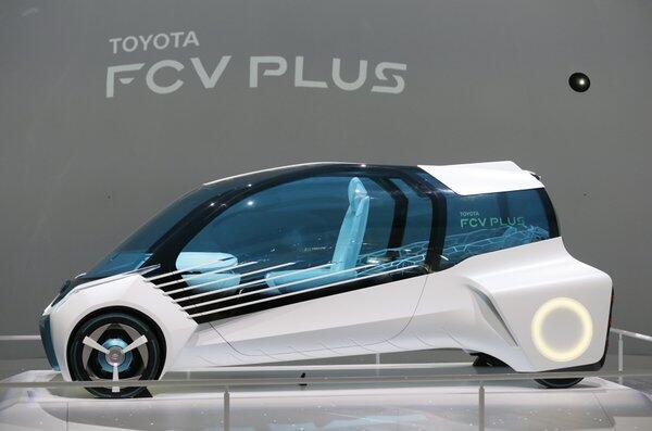 Glas-Panorama und nicht gerade groß: Der FCV-Plus von Toyota.