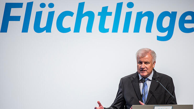 Horst Seehofer denkt angesichts der hohen Kosten in der Flüchtlingspolitik über eine Soli-Verlängerung nach. Horst Seehofer denkt angesichts der hohen Kosten in der Flüchtlingspolitik über eine Soli-Verlängerung nach.