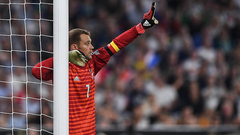 MANUEL NEUER - NOTE 3: Der Torhüter in seinem 80. Länderspiel (30 Mal zu null gespielt, 55 Gegentore) im feuerroten Dress. Kratzte einen Kopfball von Giroud von der Linie (36.). Der Kapitän gut und sicher gegen Griezmann (64.).