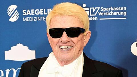 Auch mit 86 Jahren ist Heino noch rüstig: Anfang Februar besuchte er gut gelaunt den 17. SemperOpernball in Dresden, bald soll er Mallorca-Urlauber in Stimmung bringen.