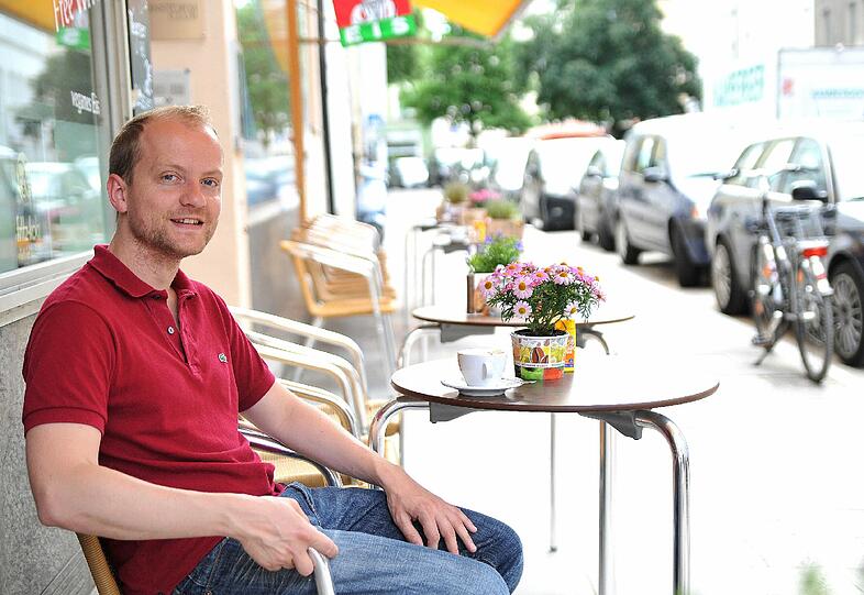 Sebastian Eckert startet seine &bdquo;Magic Bar Tour&ldquo; mit Kaffee im Eismeer.