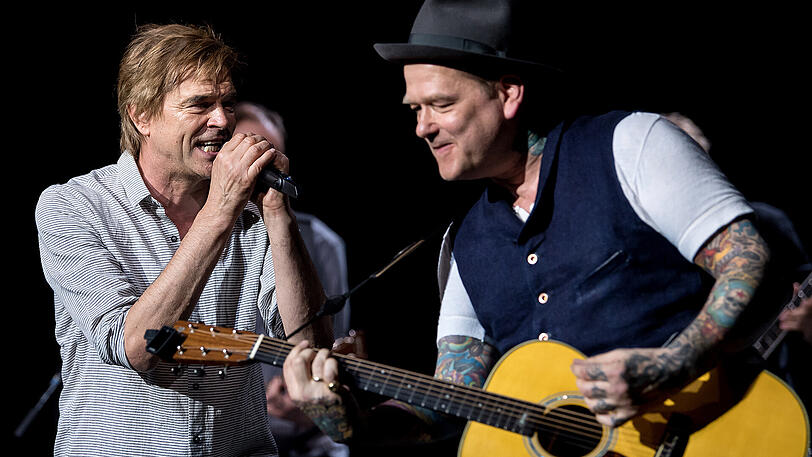 Bilder vom Auftritt der Toten Hosen, gemeinsam mit Gerhard Polt und den Well-Brüdern, in den Münchner Kammerspielen.