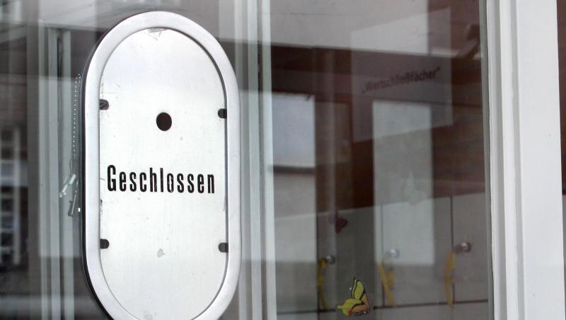 Geschlossen: Das Kassenhäuschen eines Schwimmbades in Duisburg. Geschlossen: Das Kassenhäuschen eines Schwimmbades in Duisburg.