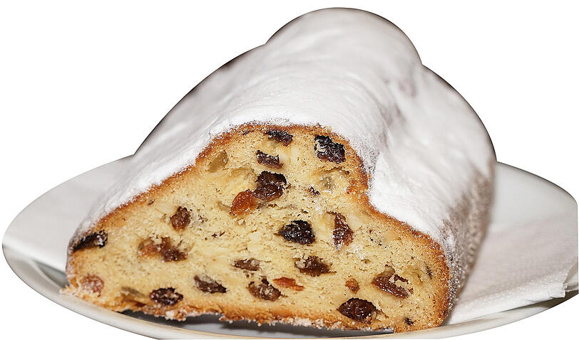 Für Bussi-Bussis: Der Marc de Champagne-Stollen - Darf&rsquo;s ein bisserl mehr sein? Neben Mehl, Wasser, Butter, Sultaninen, Orangeat, Vanille & Co steckt in diesem Münchner Stollen noch eine erlesene Krönung: Marc de Champagne, ein Extrakt aus Champagner. Womit man dieses Edelbackwerk eigentlich nicht allein verspeisen sollte, sondern auf jeder VIP-Party kredenzen darf