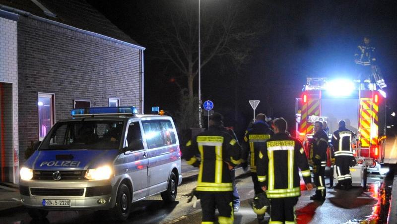 Polizei und Feuerwehr am Unglücksort. Polizei und Feuerwehr am Unglücksort.