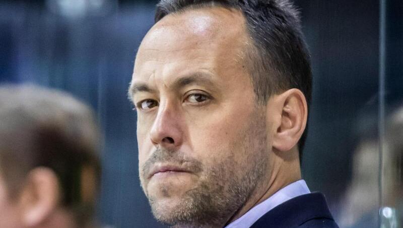 Ex-Bundestrainer Marco Sturm steht nun in der NHL hinter der Bande. Ex-Bundestrainer Marco Sturm steht nun in der NHL hinter der Bande.