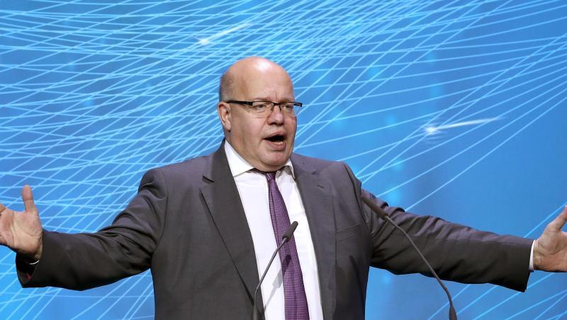 Bundeswirtschaftsminister Peter Altmaier (CDU) will zu einem Krisentreffen wegen der wirtschaftlichen Folgen des Coronavirus laden. Bundeswirtschaftsminister Peter Altmaier (CDU) will zu einem Krisentreffen wegen der wirtschaftlichen Folgen des Coronavirus laden.