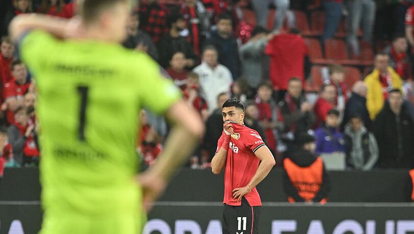 Leverkusens Nadiem Amiri ist der Frust nach dem Spiel anzusehen.