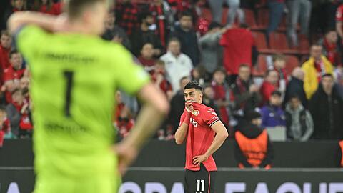 Leverkusens Nadiem Amiri ist der Frust nach dem Spiel anzusehen.