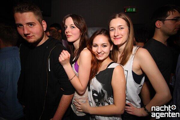 Am Freitag heizte DJ Yoda den Partypeople im Crux so richtig ein. Mehr Bilder unter: www.nachtagenten.de