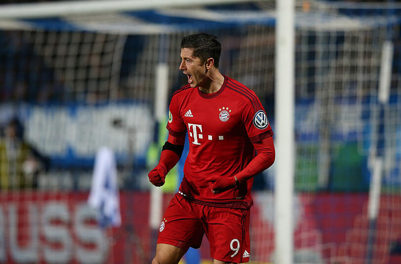 Robert Lewandowski: Note 2. Rieb sich lange an der VfL-Verteidigung auf, dann ebnete sein Tor aber den Weg ins Halbfinale. Legte das 3:0 nach.