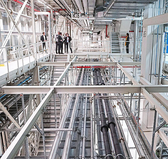 Von innen: 28.000 Tonnen Beton und 6.800 Tonnen Stahl wurden in der Fahrerhaus-Lackiererei verbaut.