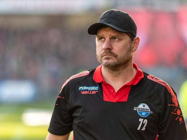 Paderborns Trainer Steffen Baumgart sah in der 79. Minute die Gelbe Karte.