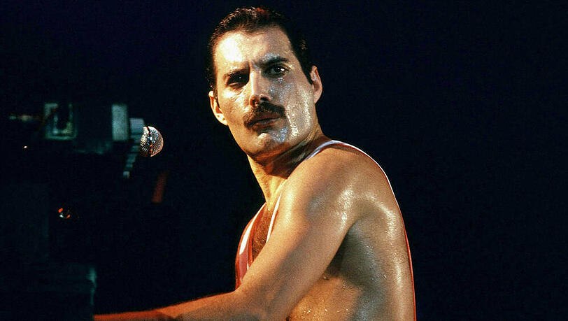Der legendäre Queen-Sänger Freddie Mercury starb mit nur 45 Jahren an AIDS Der legendäre Queen-Sänger Freddie Mercury starb mit nur 45 Jahren an AIDS