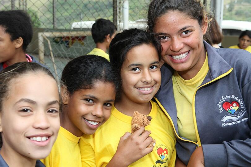 Besuch in der Schule Londrina, die von der Giovane-Elber-Stiftung betrieben wird.