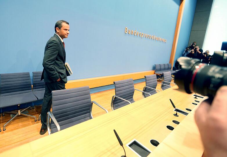 Auf der Bundespressekonferenz äußerte sich Sebastian Edathy am Donnerstag das erste mal zu den Kinderporno-Vorwürfen um seine Person.